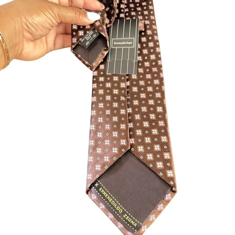 NWT!Ermenegildo Zegna Mens Burgundy/Pink Medallion Pattern 100% Silk Necktie 60